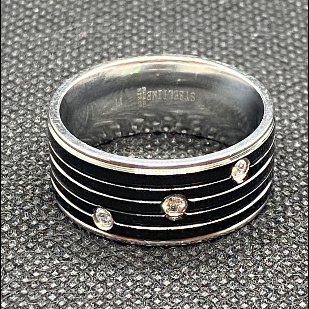 Ring - Picture 4 of 4